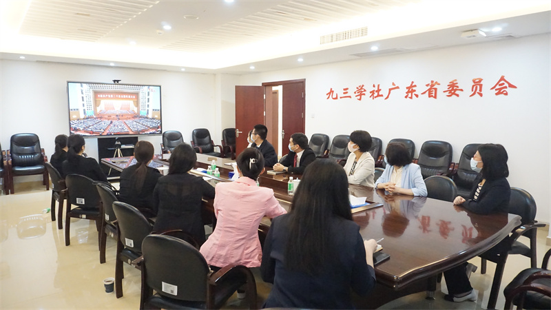 19.廣東省委員會機關干部集中收看中共二十大開幕式直播.jpg