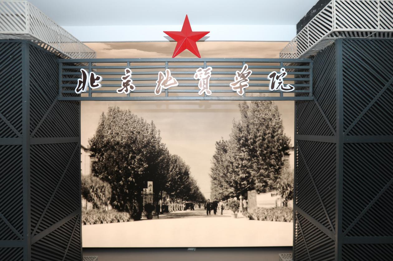 圖片4 校史館老校門復(fù)原場(chǎng)景.jpg