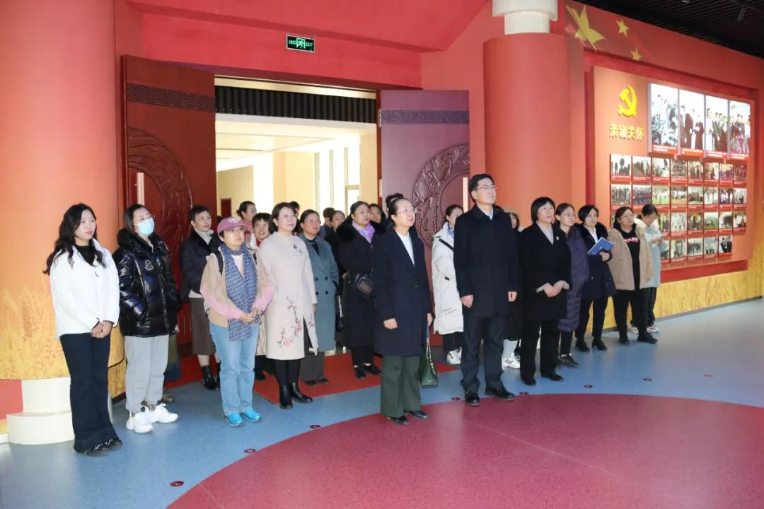 圖 4山東女社員參觀省農科院.jpg