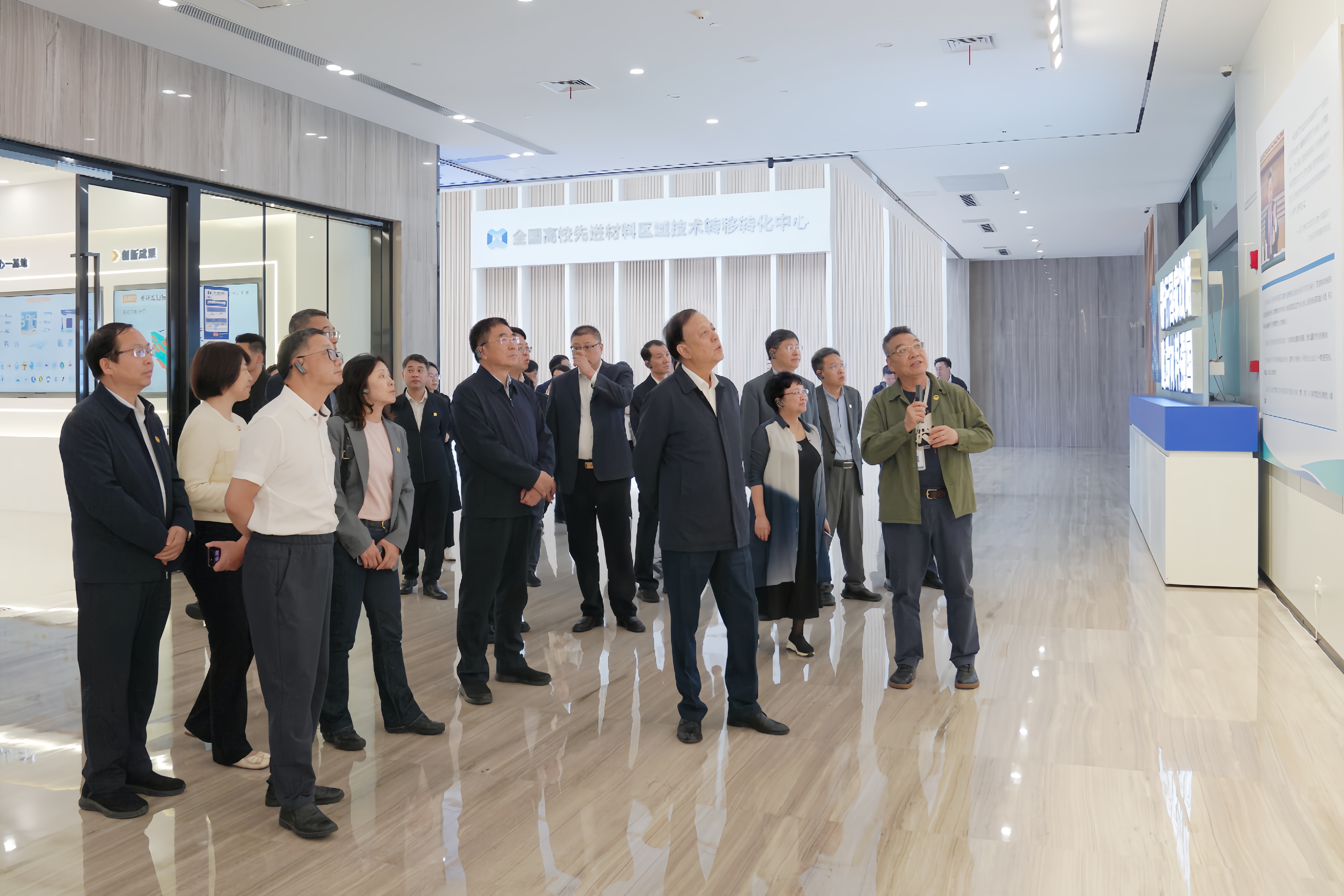1.4月22日，調研組一行在全國高校先進材料區域技術轉移轉化中心（江蘇）調研.jpg