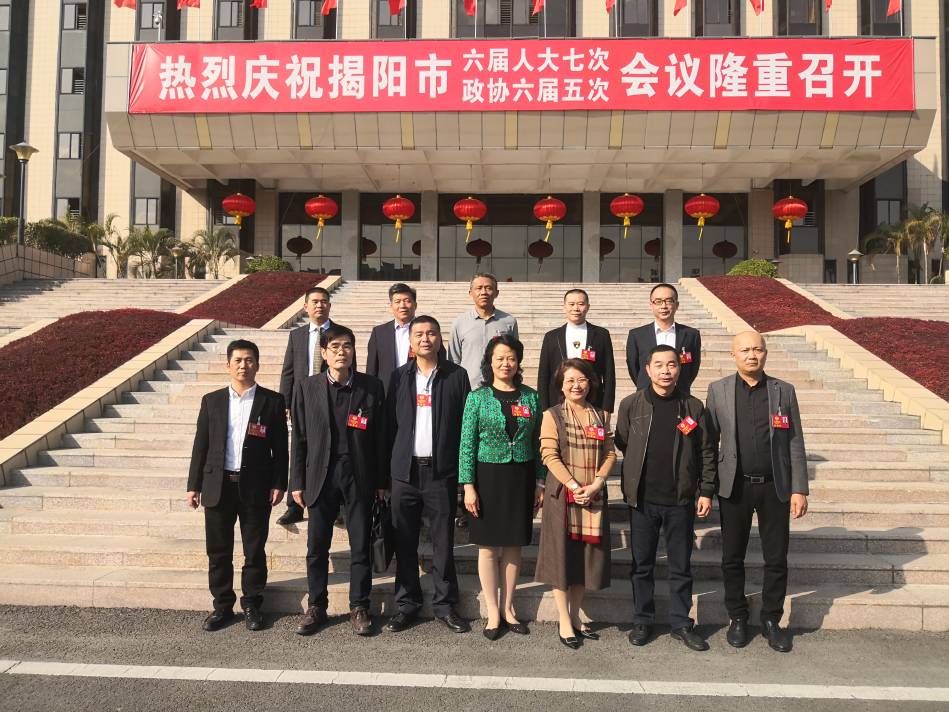 兩會(huì)報(bào)道配圖.jpg