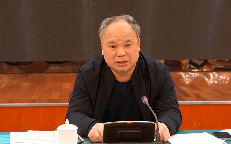 葛春?jiǎn)⒅v話_副本.jpg